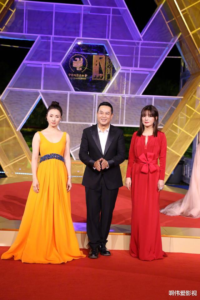 杨幂|金鸡闭幕红毯生图：刘诗诗艳压，杨幂秀出曼妙身材，白百何发福