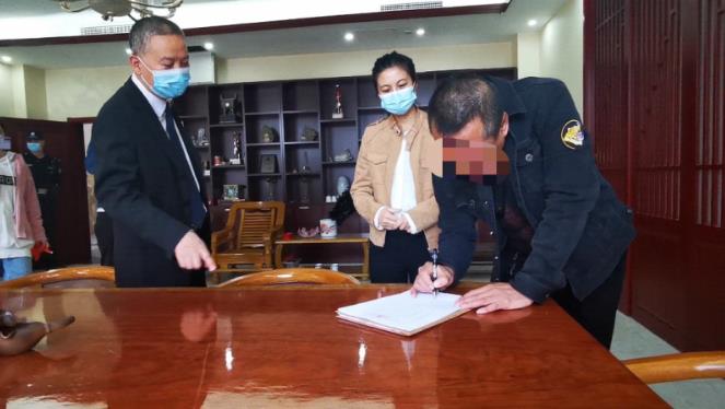 热点观察 壹现场 听闻多套“红木”家具被法官查封 欠钱的老板立马露面了