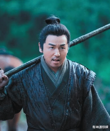 雷佳音|雷佳音称自己老婆比热巴好看多了，看到照片后，网友：这身材服了