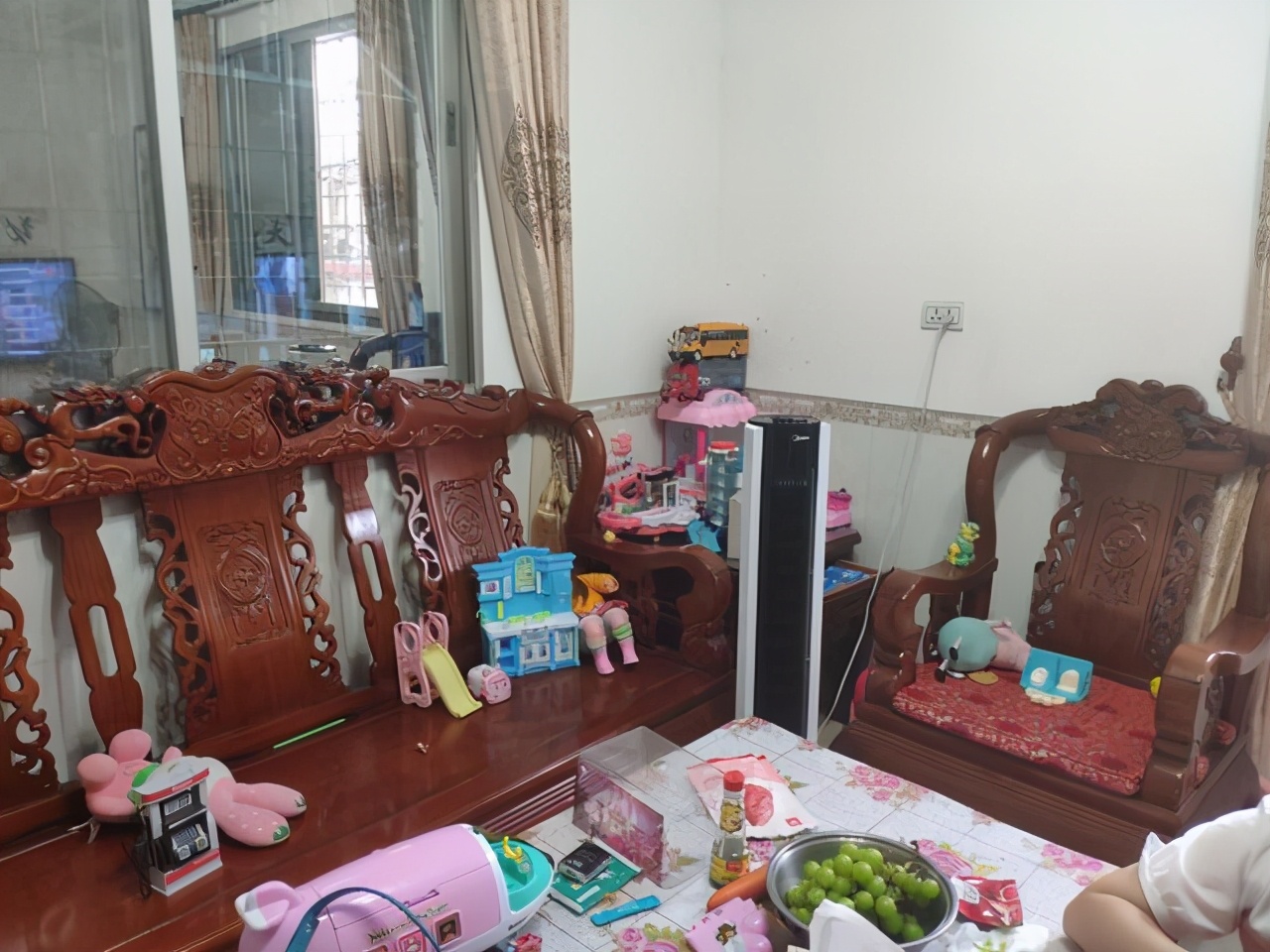 |越来越多人不买红木家具了，又土又难看！还不如花几千块钱这样弄