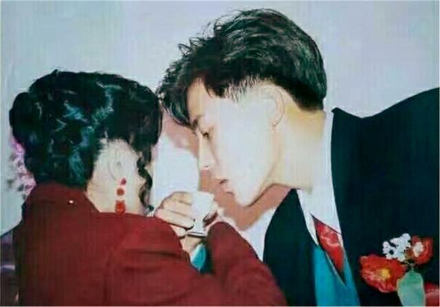 全能辣妈plus|这都是些什么“神仙颜值”:八九十年代的爸爸妈妈,才是时髦精