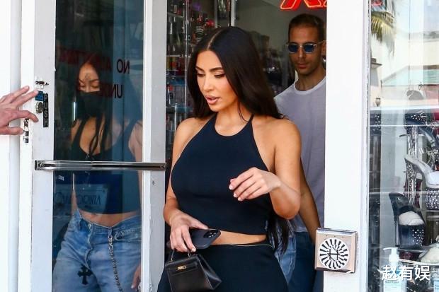 金·卡戴珊|41岁金·卡戴珊牵手小13岁“女神收割机”：他究竟有何魅力？