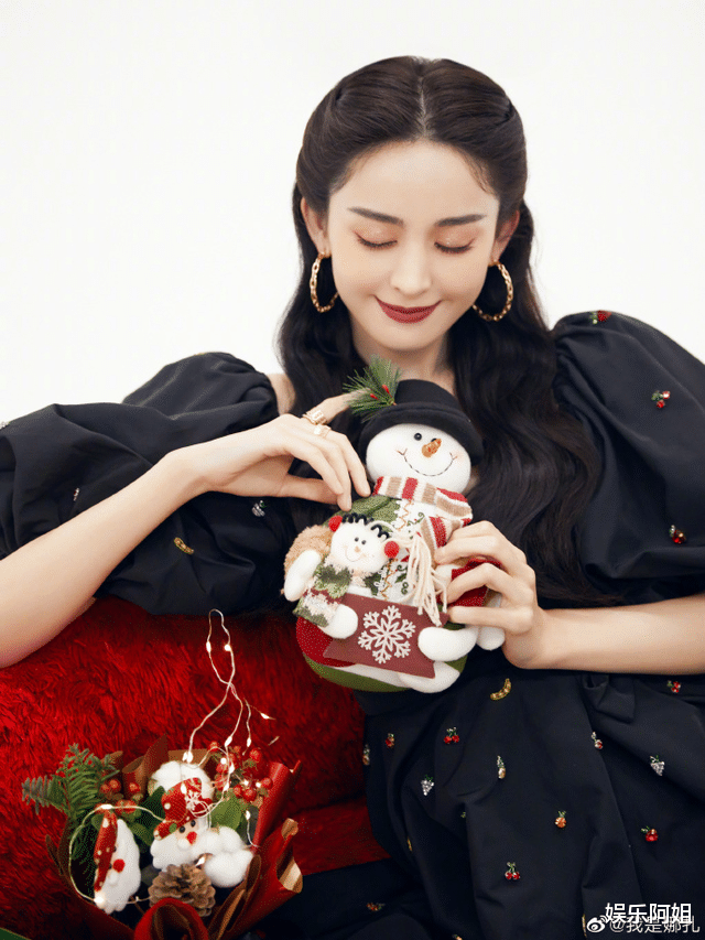 张大大|众星平安夜营业出炉！娜扎手捧玩偶又萌又酷，张大大晒与杨幂合照