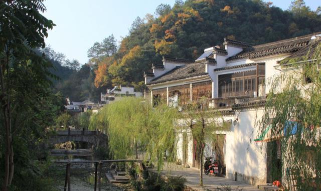 写字的黄小骨 安徽有一风水宝地，三面环山，一面临河，还是一座山区古村落