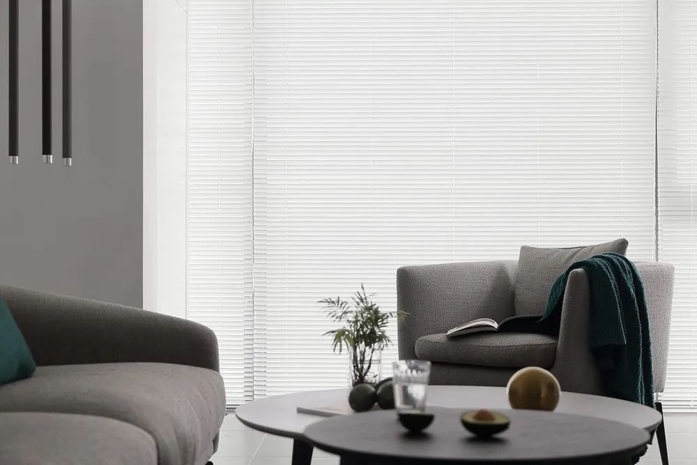 90m2大白墙+水泥灰:这个一人居的留白小家,氛围感拿捏了!