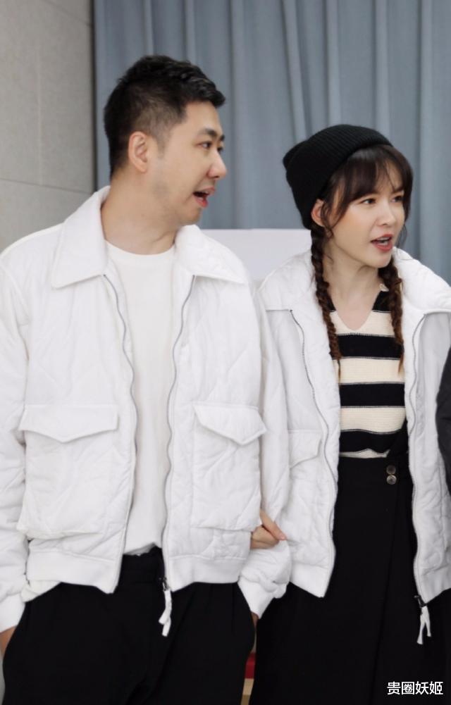 李艾|李艾儿子生病令其睡不着，晒小灯泡酣睡照，小家伙长睫毛真好看