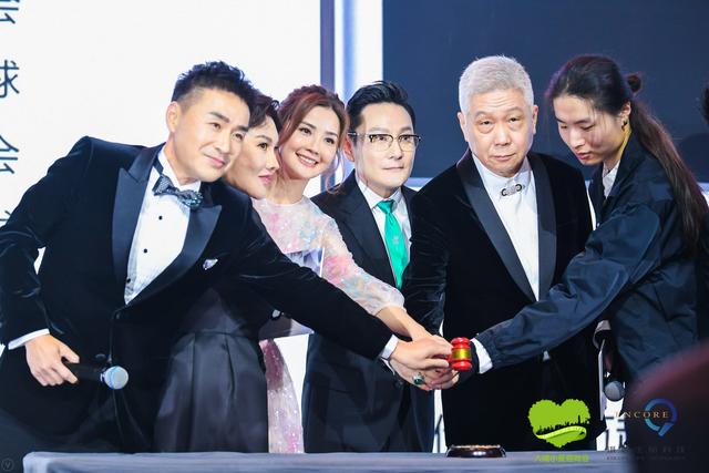 张信哲|出道34年仍称霸歌坛，热爱公益却被网友误解，他凭什么能一直红？