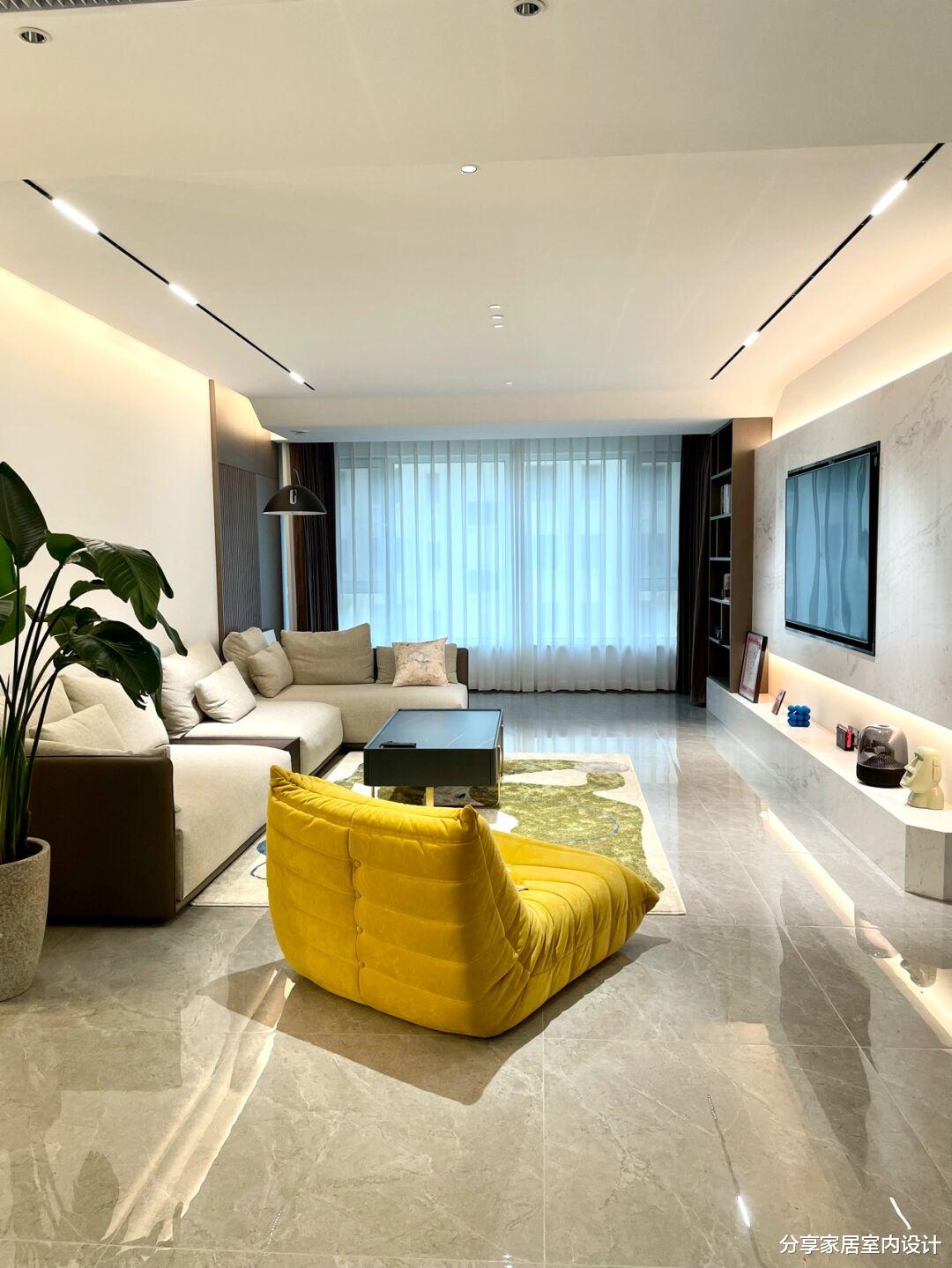 分享家居室内设计|入住三个月的新房,全屋干净又舒适,床底见光不见灯的设计很喜欢