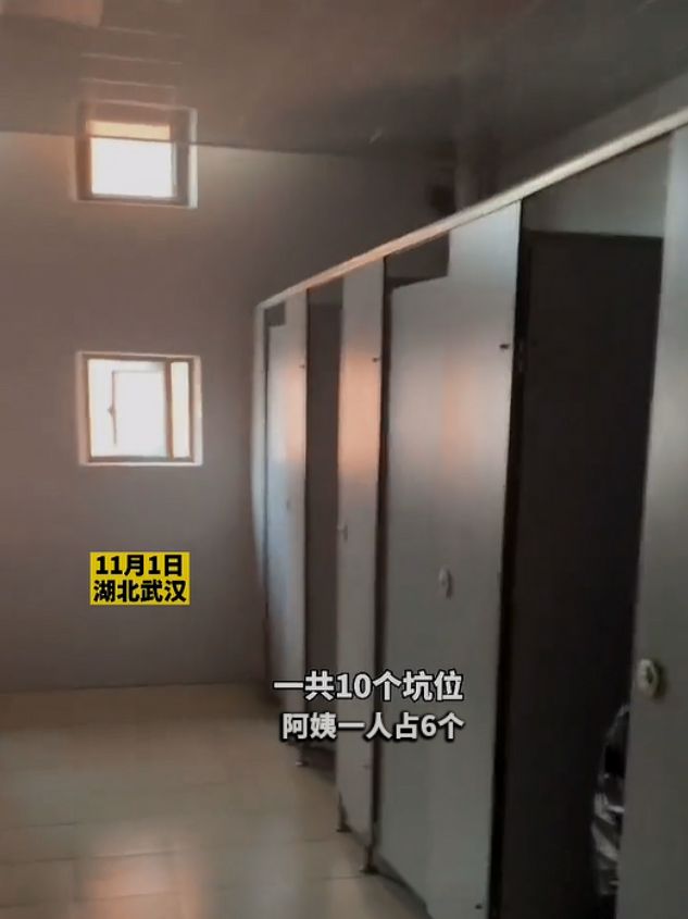 厕所之声 “这就是女厕所!”武汉一高校女生吐槽厕所,10个坑位保洁占6个