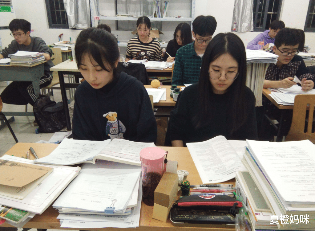 夏橙妈咪|“高质量男性”走红网络后，自爆硕士学历造假：花钱买来的