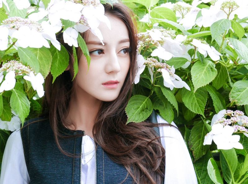 迪丽热巴|迪丽热巴对秋裤有执念，告诫大家不要为美忽略保暖，美女也怕冷啊