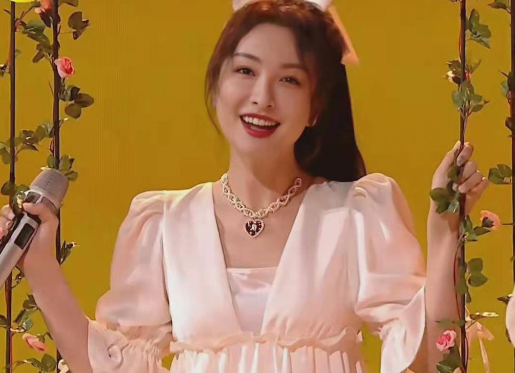 龚俊|湖南台跨年神操作，全开麦“难为”演员，龚俊跑调使偶像滤镜破碎