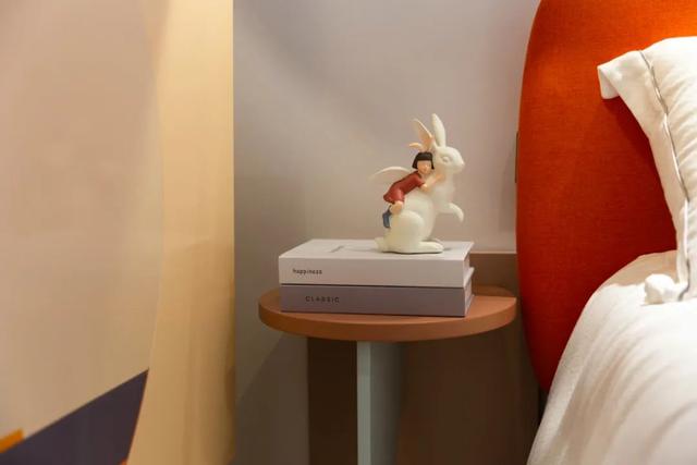 56㎡现代轻奢，颜色鲜艳的设计，让小房子充满活力