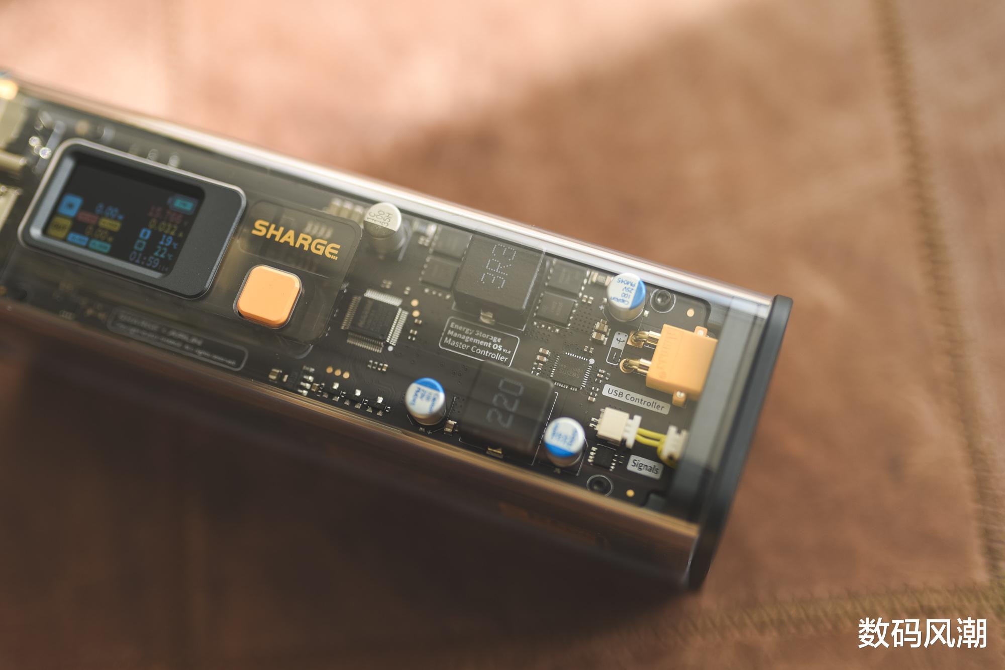 折叠屏|没有数码直男可以拒绝的新玩具，各项拉满的闪极100W超级移动电源