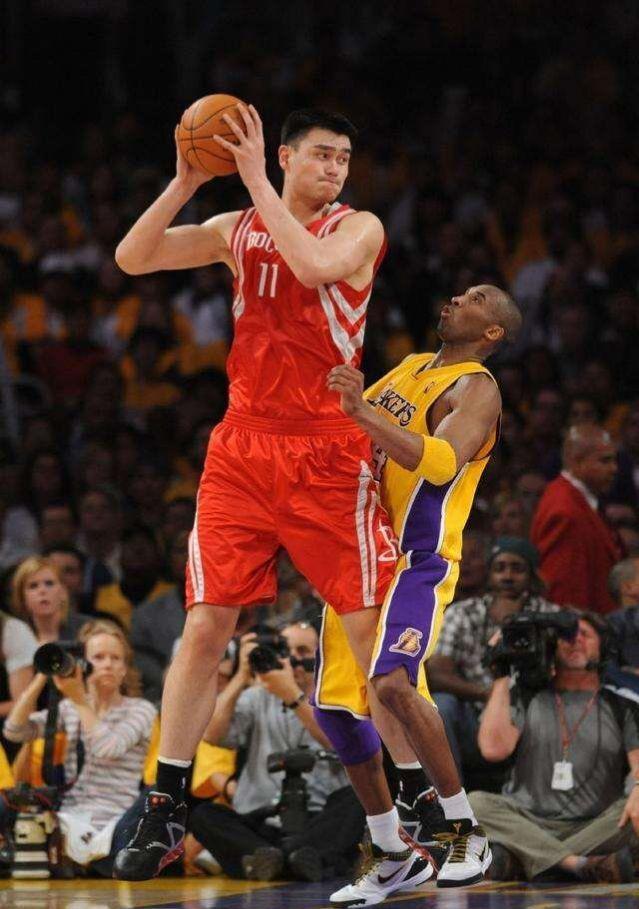 叶莉|嫁给身高2米26，体重达400斤的姚明，叶莉: 压力大并不轻松