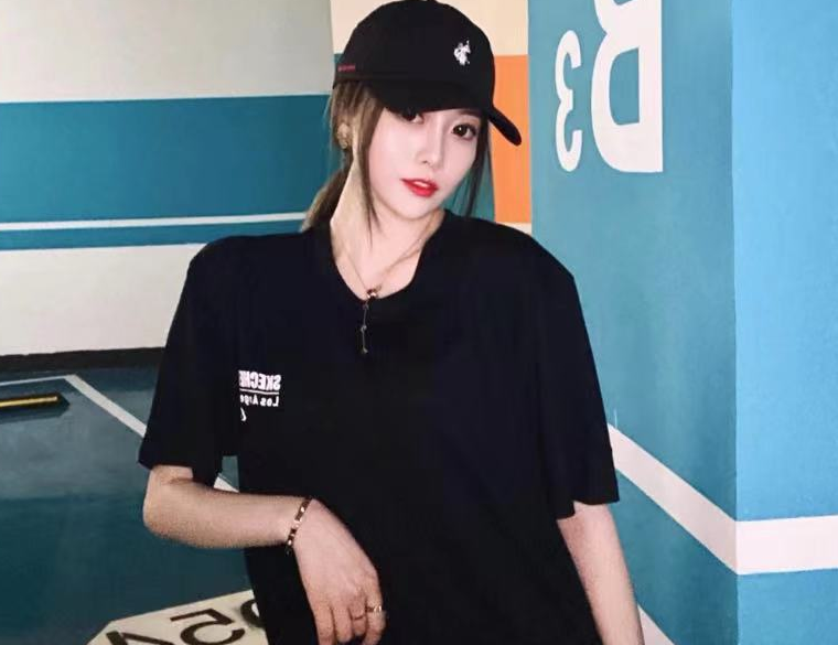 任嘉伦|李舒克嘲讽二驴女徒弟，称某大哥为其刷了3000万礼物，遭对方回怼