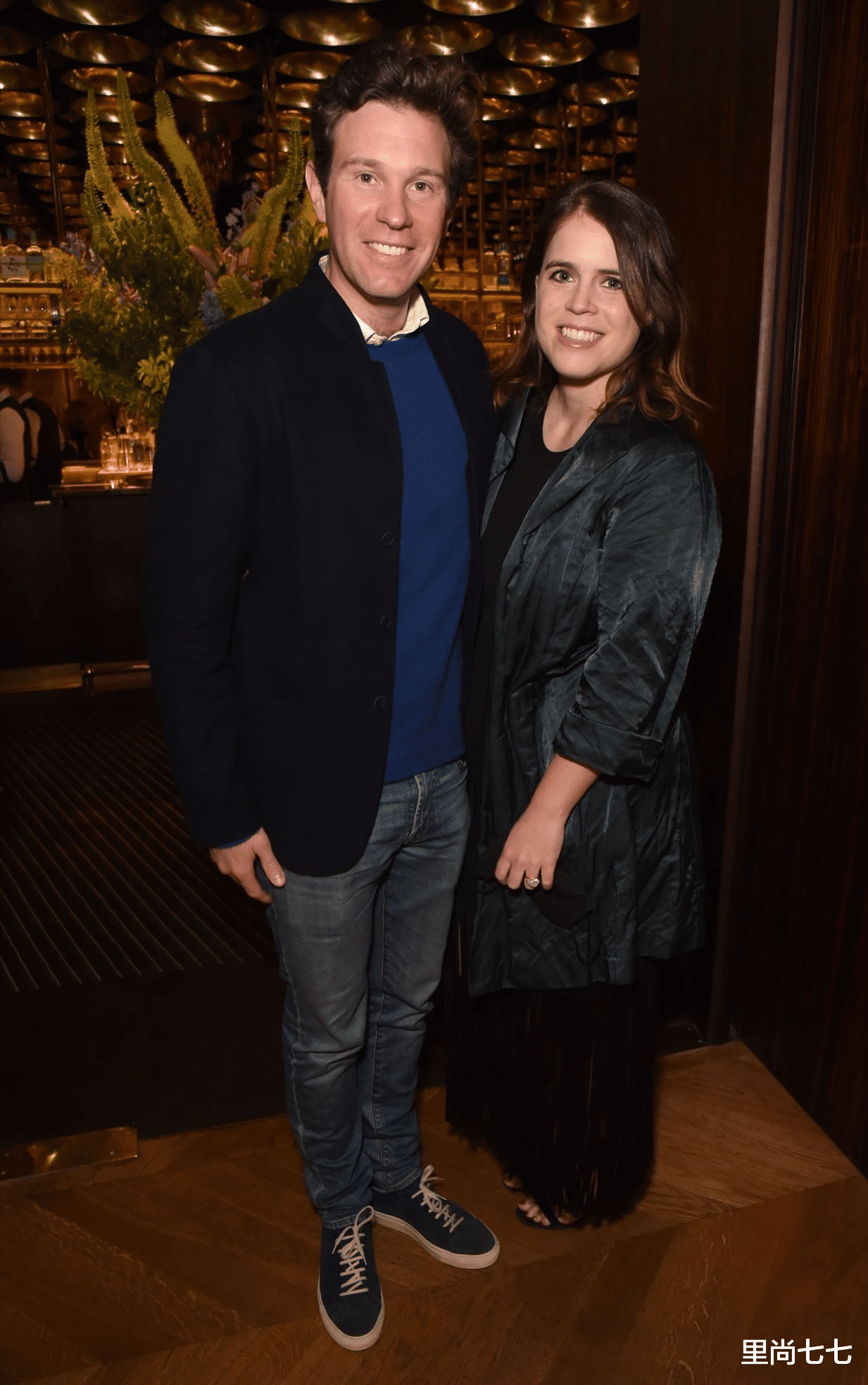 吴亦凡|尤金妮公主老公出轨！携仨泳装模特公然出游，老婆独自在家带娃