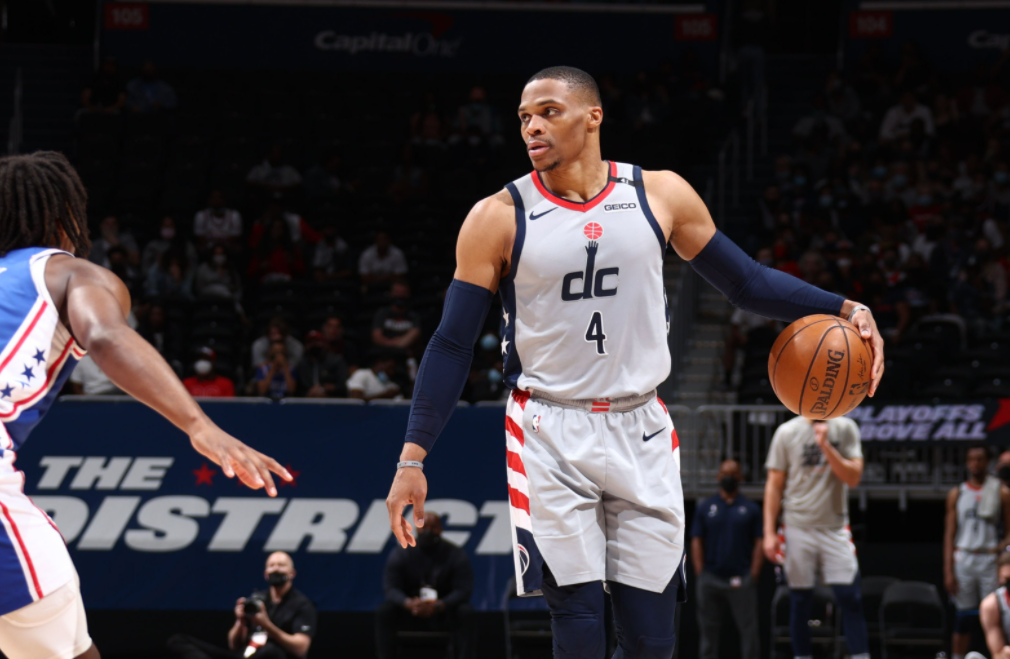 季后赛|就在今天!韦少成季后赛历史第一人!19中3无碍伟大