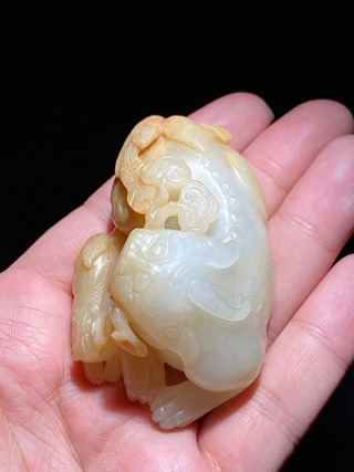 和田玉籽料|明 和田玉籽料 白玉 独角子母兽