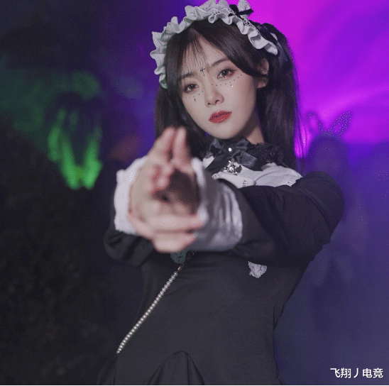 rookie|小钰开始走纯欲风了！另类女仆装秒变18岁，难怪韩国欧巴也爱她