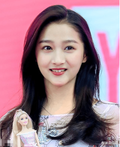 尹正|2岁出道，承担后妈整容费，今17岁患皮肤病，父亲却不给打针？