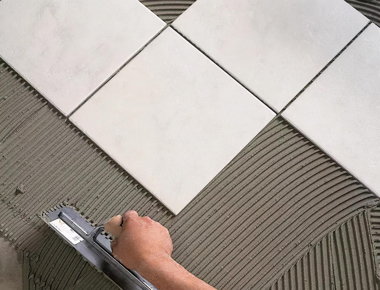 瓷砖背部有蜡,千万不能直接粘贴,用好3种处理方法才能粘贴牢固