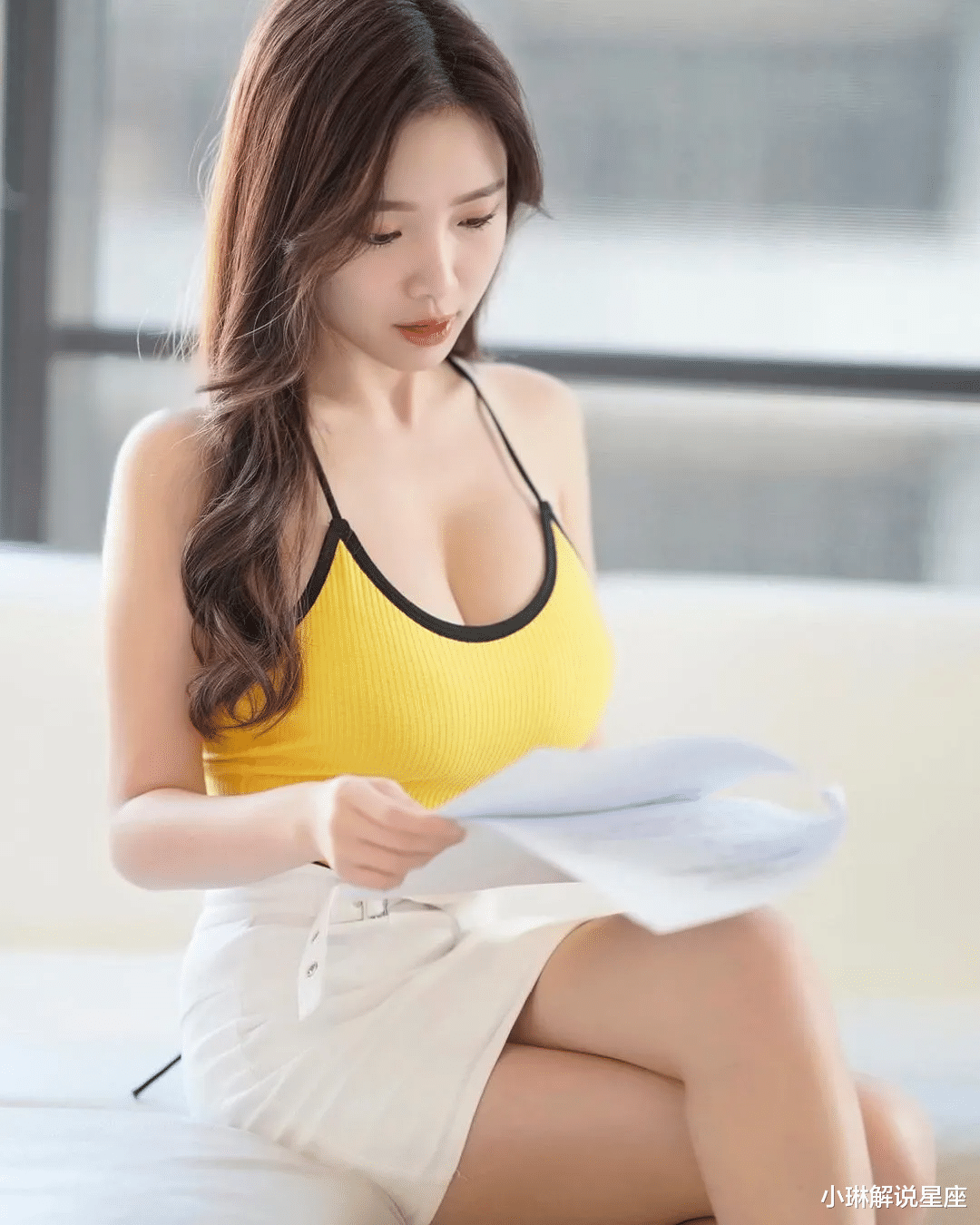 小琳解说星座|小姑娘你后面这是什么东西呢?自拍的时候还是长点心吧秘密都暴露了,哈哈哈哈