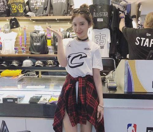 美娜|头号女詹密美娜的那些事 从网红变明星是靠自身努力还是贵人相助