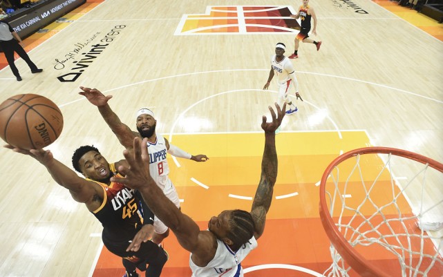 米切尔|半场32分造逆转！米切尔轰45分完爆快船双核：韦德马龙被他征服