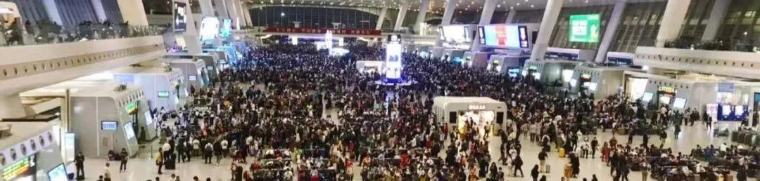 山东商报 刚刚，这个高铁站冲上热搜！济南火车站全是人人人，多个立交桥堵到“发红”，无论如何，小长假开启