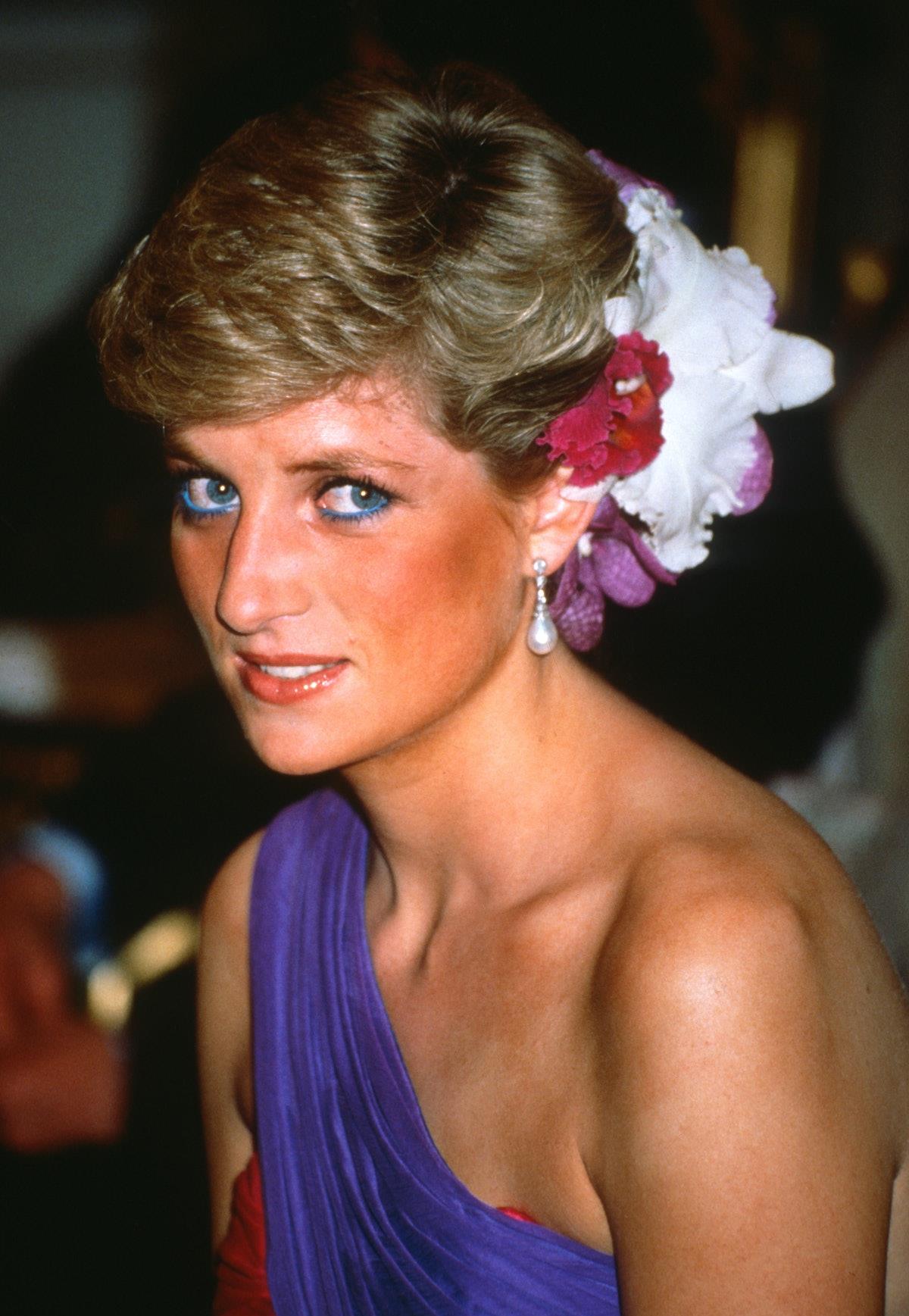 戴安娜|为什么英女王和安妮公主母女不喜戴安娜？从穿衣理念看出三观不同