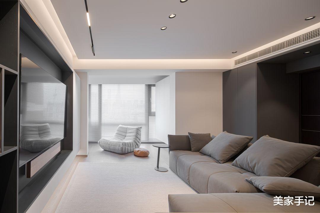 |这对夫妻太有远见，坚持摒弃阳台，电视墙打满柜子，场面实用大气