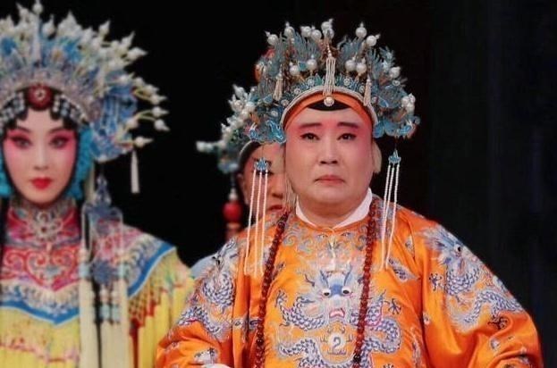 京剧|郭德纲的京剧争议这么大，喜欢的捧他为大师，不喜欢的称他瞎搞