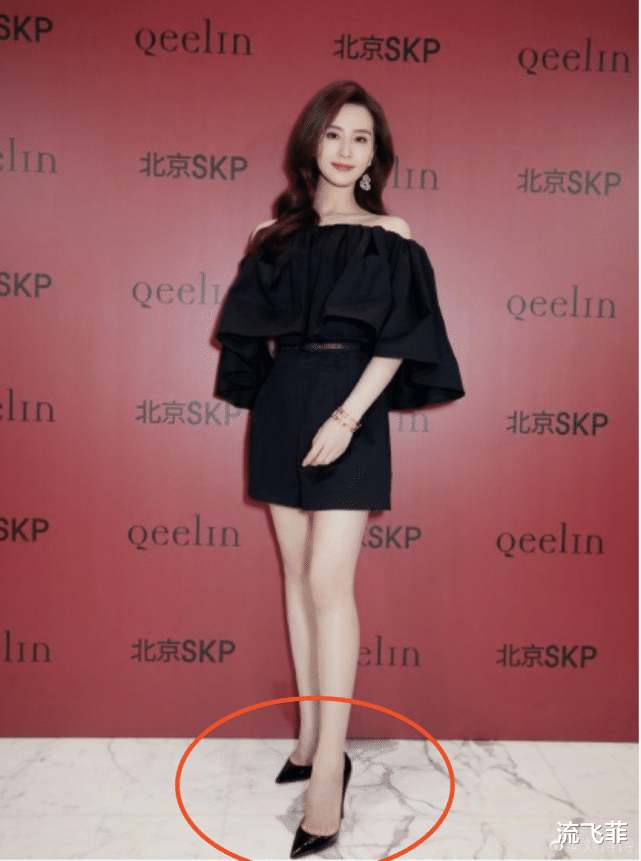 刘诗诗|刘诗诗为了美有多拼，脚踩恨天高脚背都弓成90度了，依然以笑示人