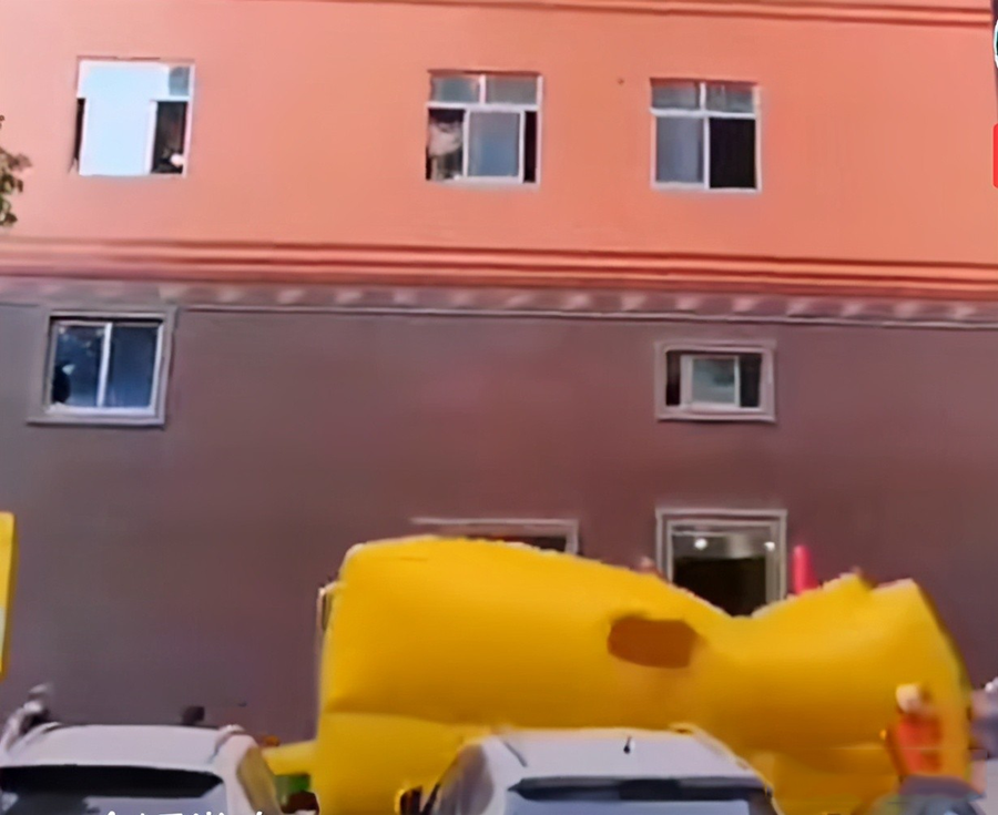 女孩 福建：15岁女孩想买好手机，遭拒后跳楼：因父亲只肯拿3000元！