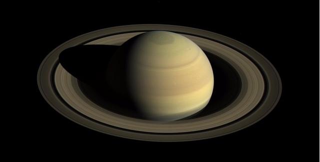 哈勃|14亿千米外回望地球，卡西尼号探测器的这张照片让人感到不可思议