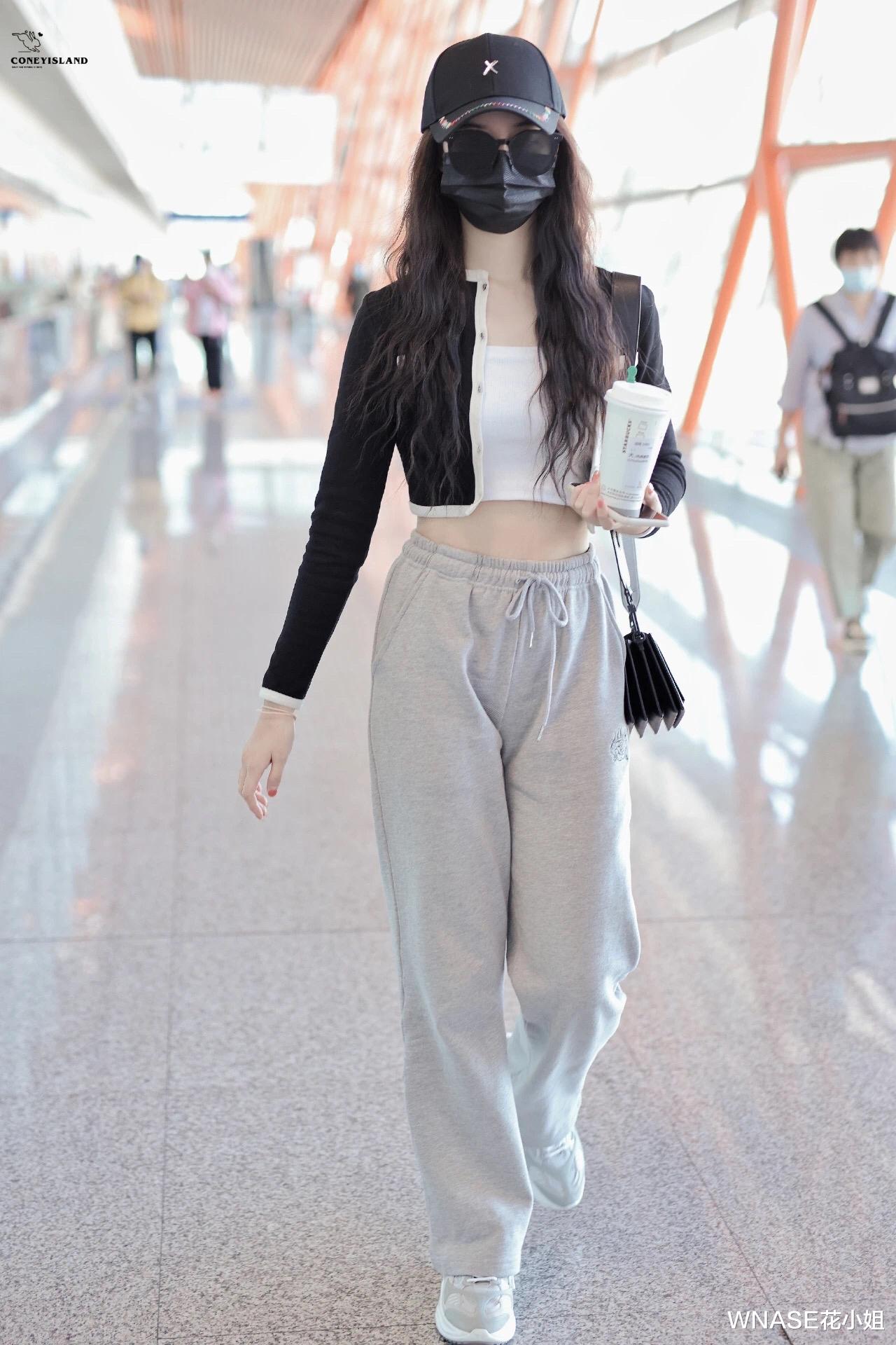 WNASE花小姐|入秋后超好用的4个穿衣方案!好看不费力,最近降温刚好用得到