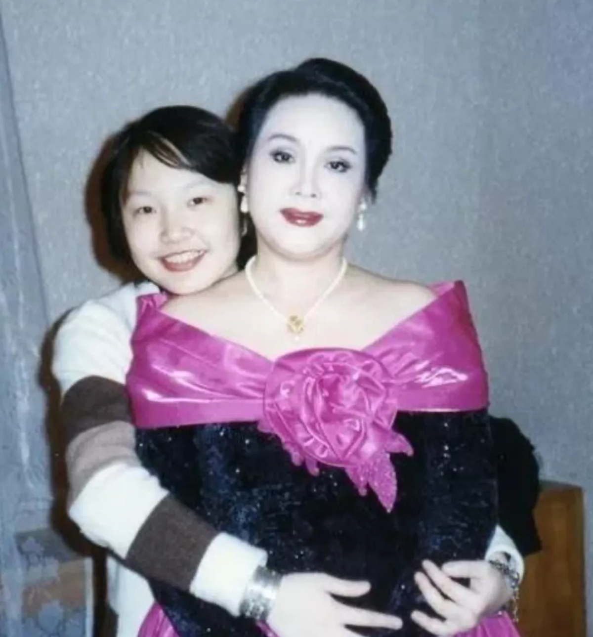 李谷一|李谷一，一婚嫁恩师，二婚嫁粉丝爱她40年，女儿怨恨她20年