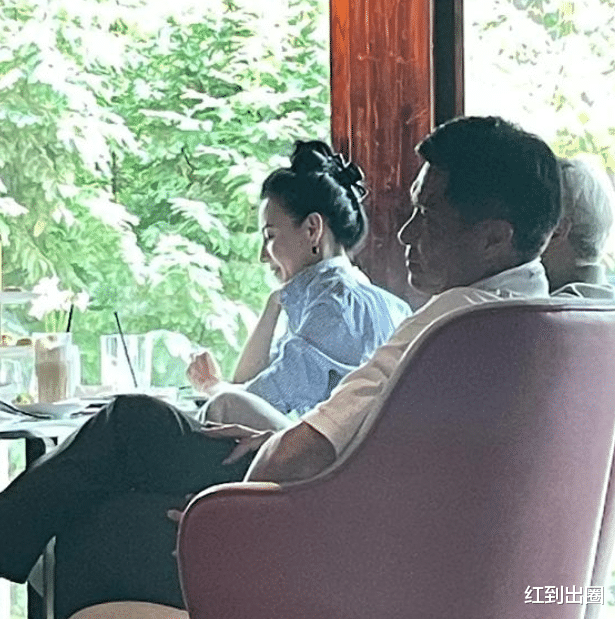 哥哥|路人偶遇张柏芝吃烤肉，多位男性友人相陪，生三胎后桃花运不断