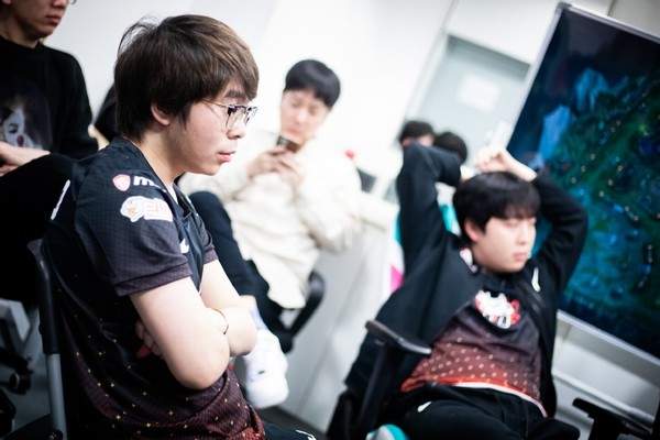 左名豪|Lvmao“集五福”引热议，遭女粉狂喷人设崩塌？女友道歉真相曝光