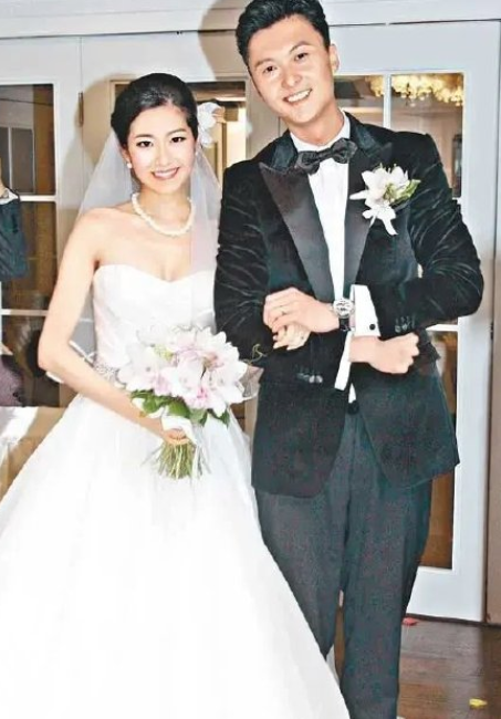 陈自瑶|陈自瑶夺最佳女配扬眉吐气，感谢家人未提老公，王浩信向老婆道贺