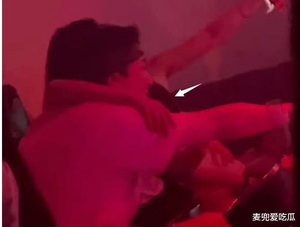 王思聪|王思聪现身酒吧被拍？左拥右抱多位美女，网友：好潇洒