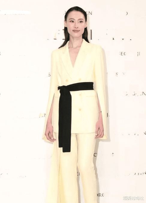 李泽楷|李泽楷签约24岁女星，对方被誉马来西亚女神，现女友穿婚纱催婚