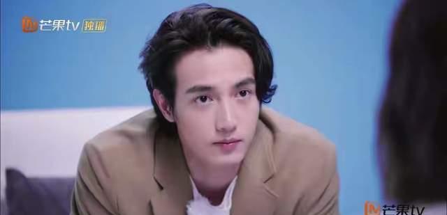 时尚百搭说|萧亚轩宣布分手，男友今年刚好25，去年就透露吵架常动分手念头