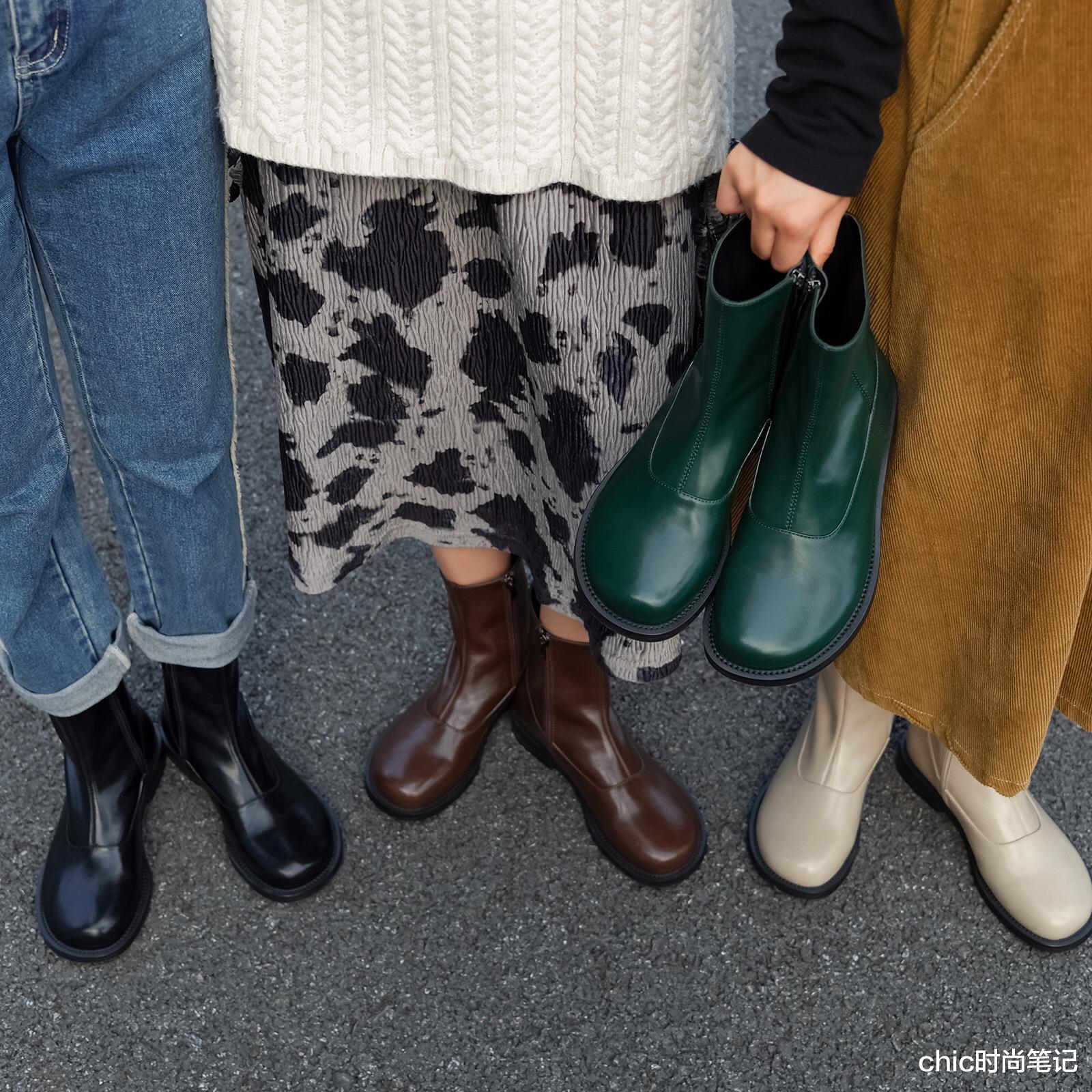 chic时尚笔记|氛围感女神易梦玲，以彩色雨筒长靴为乐，将先天腿长优势发挥无疑