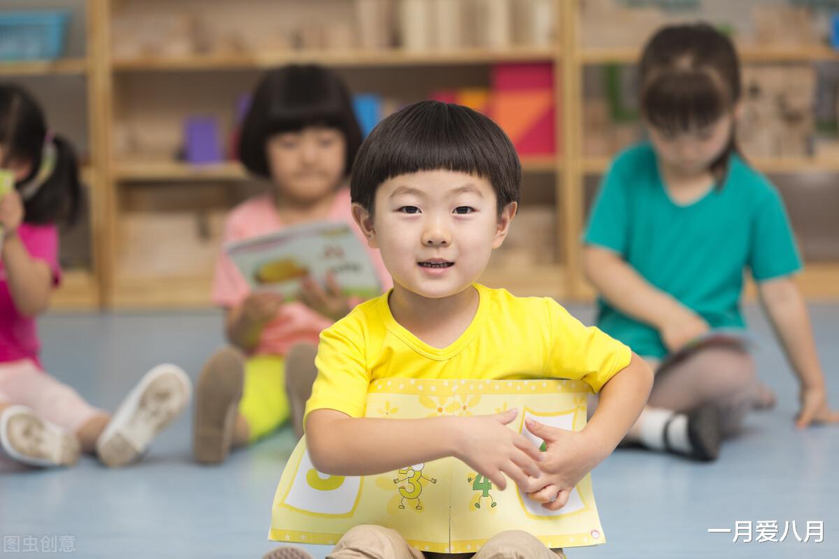 一月爱八月 小孩因不喜欢反派，砸坏3个电视4个手机，爸爸：已经装了防爆玻璃