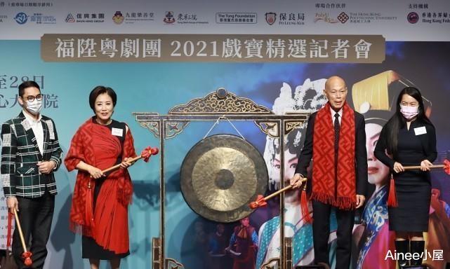 穿衣搭配 汪明荃和老公挺有夫妻相，穿印花长裙挺优雅，罕见短发造型挺大气