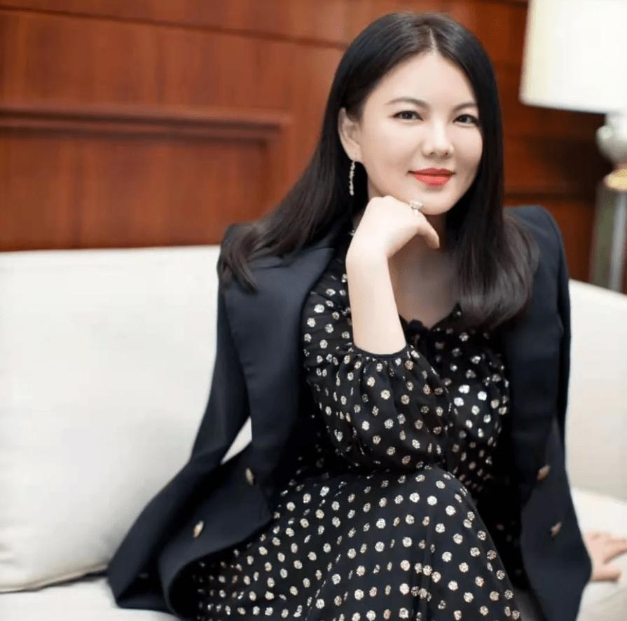 李湘|素质低下，说谎成精？“贵妇”李湘为何活成所有人都讨厌的样子