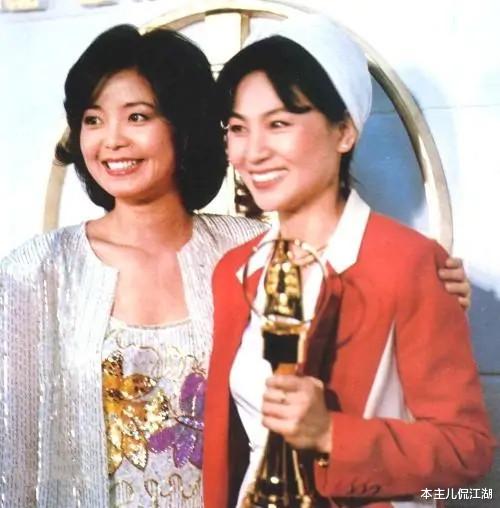 凤飞飞|凤飞飞：嫁大丈夫也幸福，36岁做妈妈，独子继承40亿遗产销声匿迹