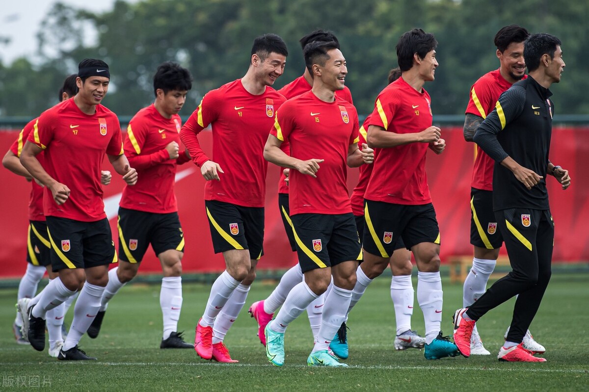 國足|CCTV5直播國足生死戰(zhàn)！李鐵率隊想進(jìn)12強(qiáng)，首發(fā)位置有3人必須拿下